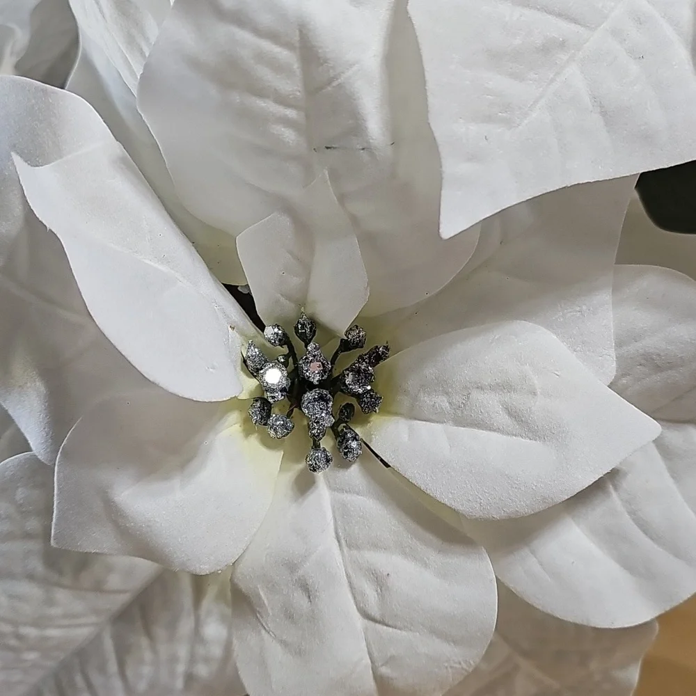 🎄 Large White Silk Poinsettia Arrangement Gold Foil Pot